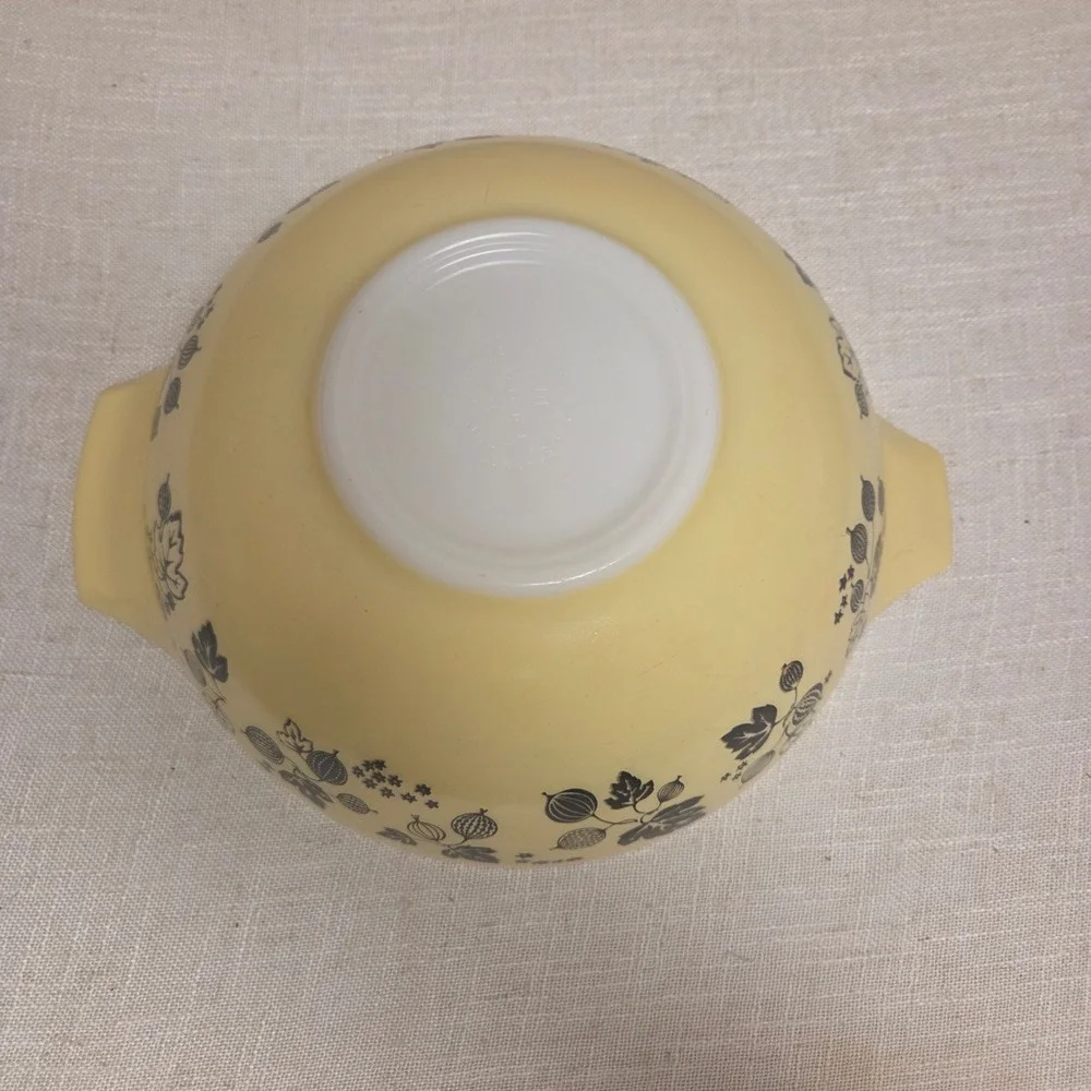 Vintage Pyrex Gooseberry Cinderella Mixing Bowl 441 Yellow Black